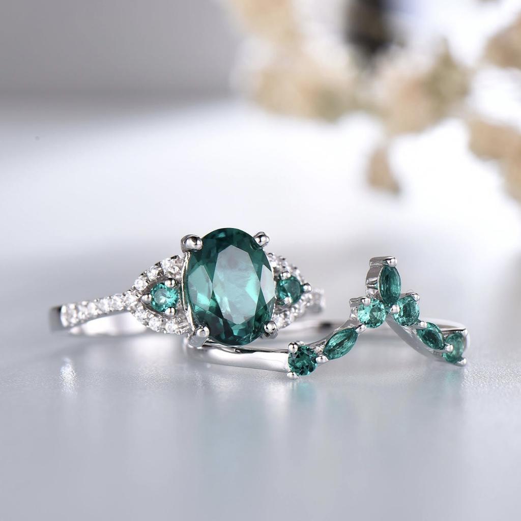 New European and American luxury green zircon ring Fashionable engagement ring with emerald gemstone