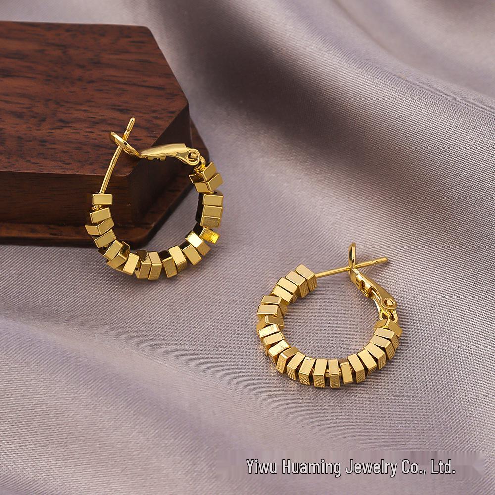 Silver Needle Circle Earrings, Fashionable High-End Copper Ear Hoops, Light Luxury, Versatile Jewelry Accessory.