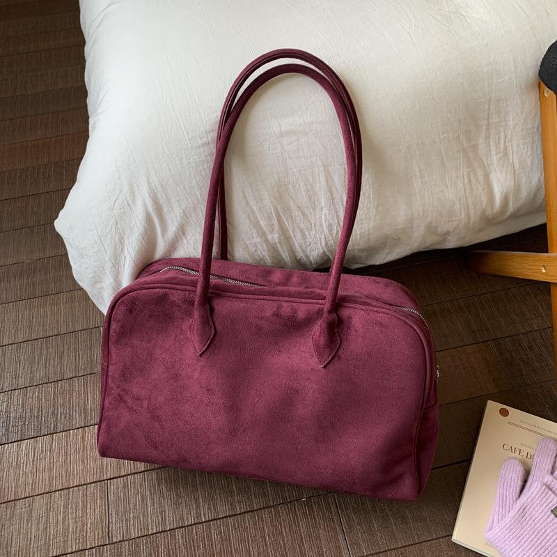 

Премиальная замшевая ретро-сумка женская 2025 новая модная на плечо подмышку сумка для通勤 портативная сумка-бостон красный