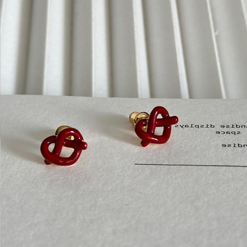 

Элегантные французские серьги-пусеты в виде красных сердец-узлов - Ретро дизайн с капельным маслом и морской солью, маленькие и универсальные для женщин.