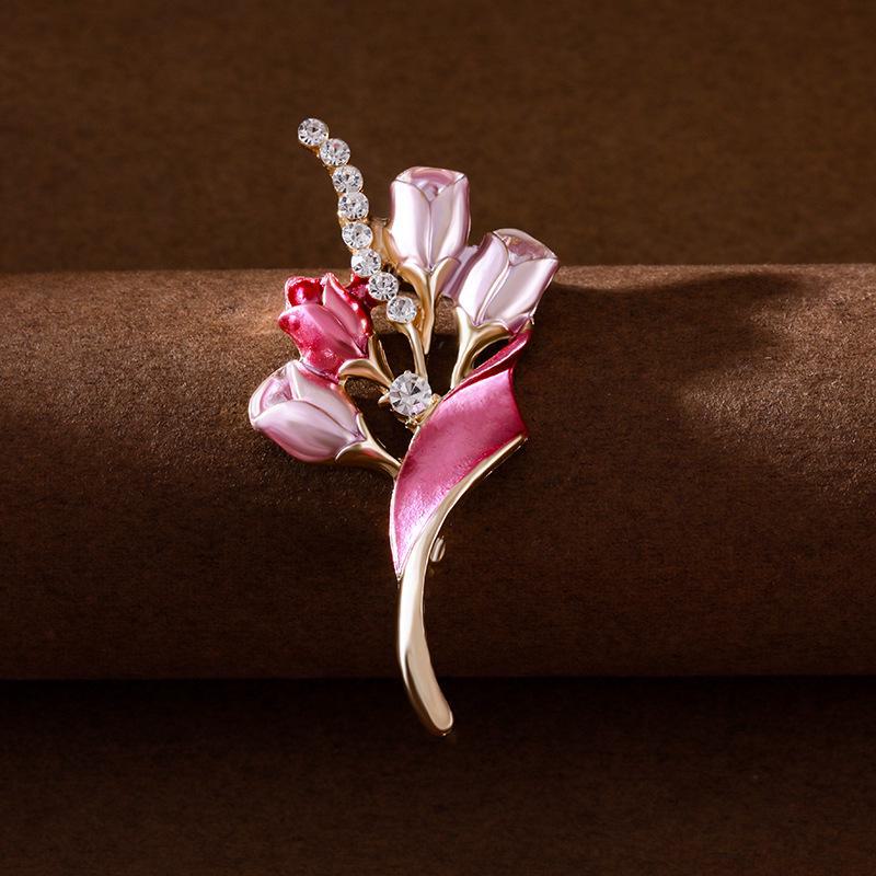 

Брошь «Свежий букет» в пасторальном стиле: Изысканная булавка для защиты одежды от воздействия внешней среды фиолетовый