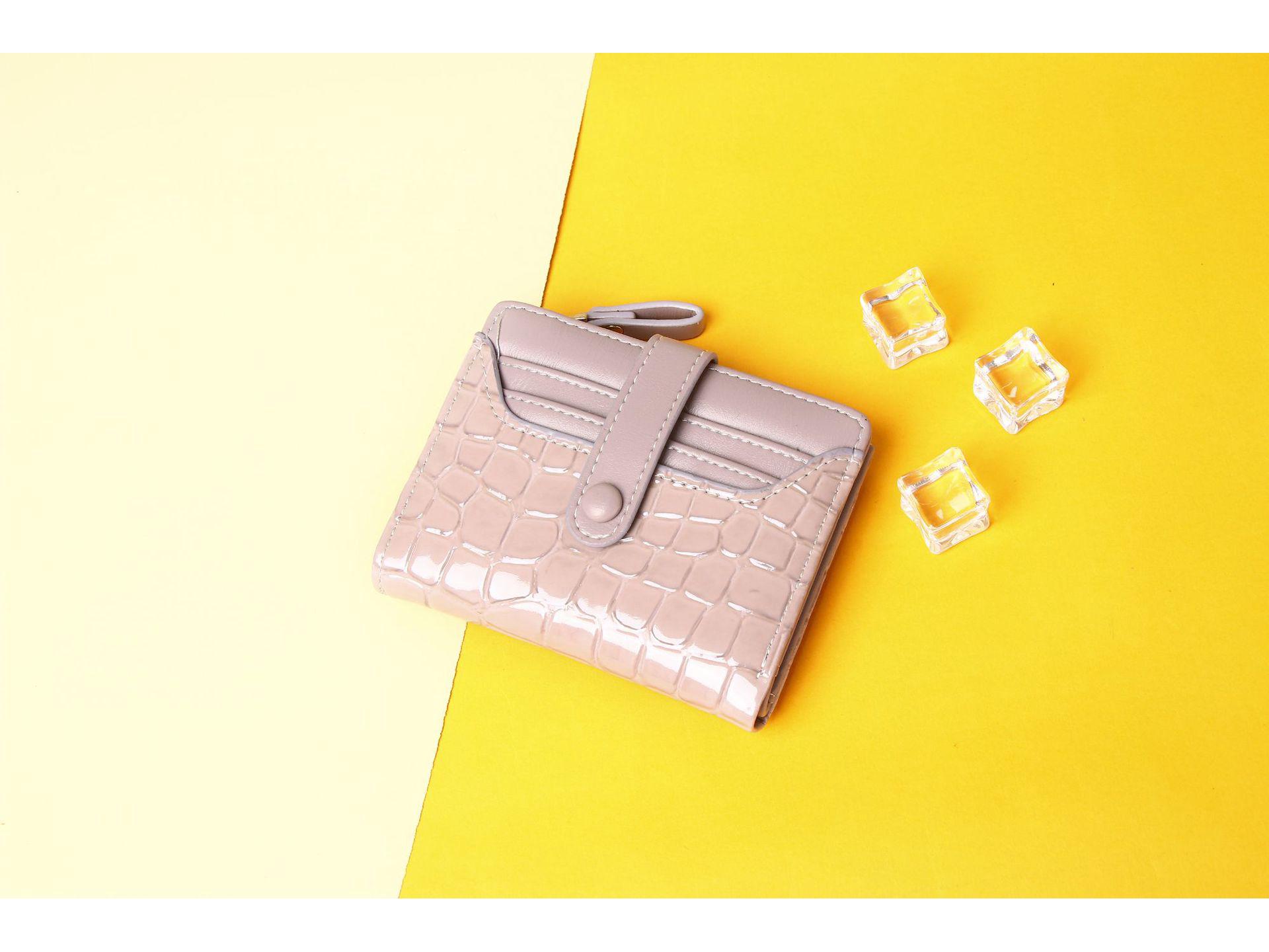 

Женский кошелек высокого класса с каменным узором 2024 года: Короткий, однотонный, многофункциональный кошелек для монет с отделениями для карт. темно-фиолетовый