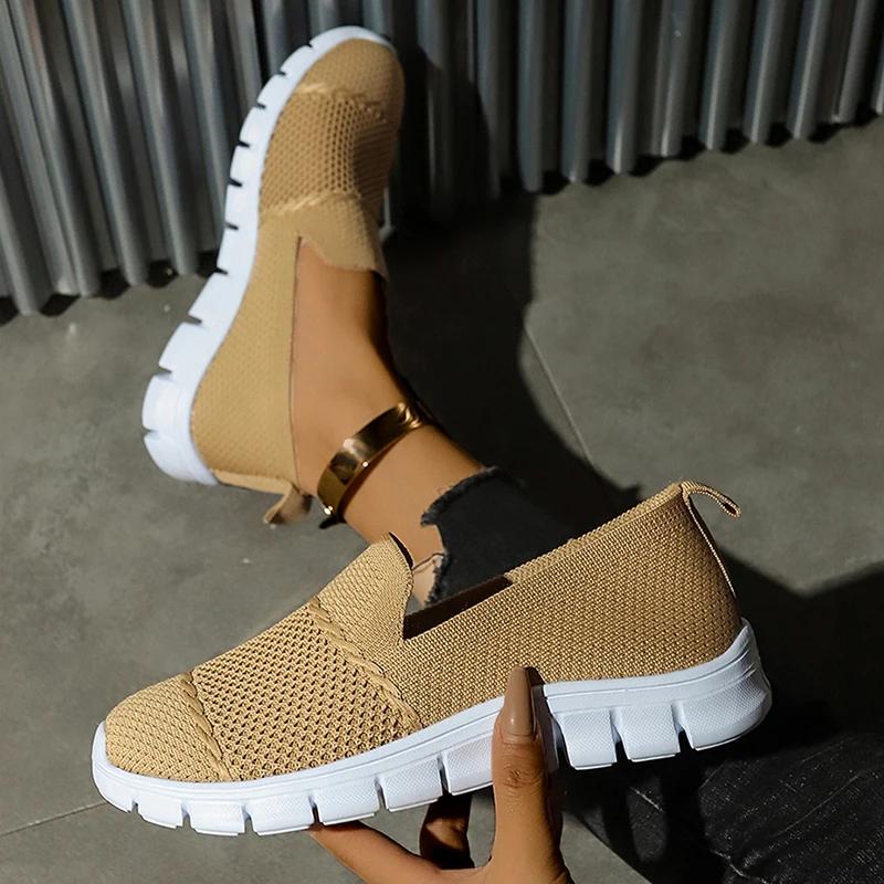 Fashion Women Shoes New Lightweight Casual Sneakers Women Plus Size 36-43 Breathable Mesh Flats Woman Slip on Soft Sole Walking Shoes