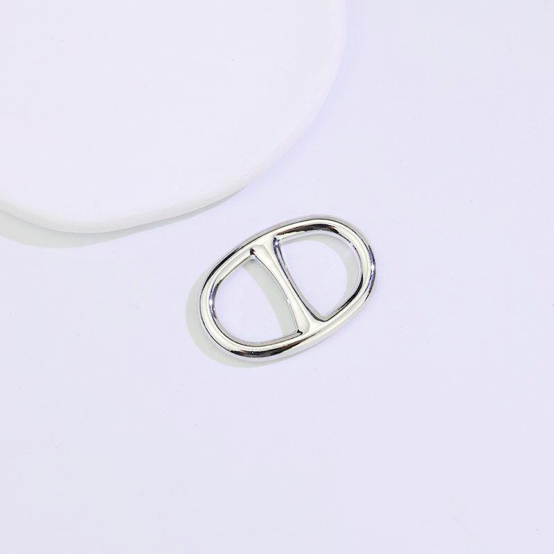 

Роскошная шелковая пряжка для шарфа и шали: Элегантные аксессуары с D-кольцом и узлом