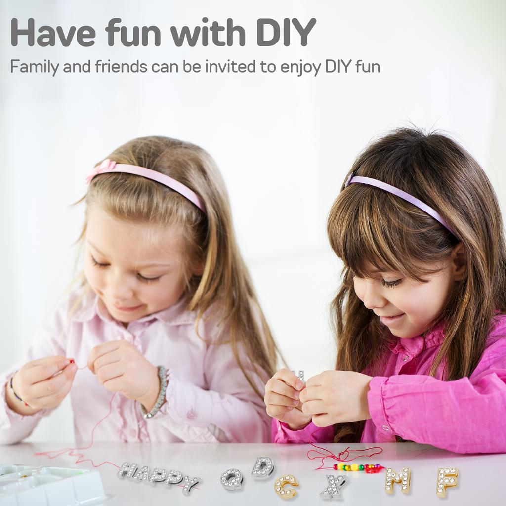 104 Stück Zinklegierung Mini Alphabet 26 Buchstaben Anhänger DIY Schmuckherstellung für Frauen Halskette Ohrring Zubehör Strass