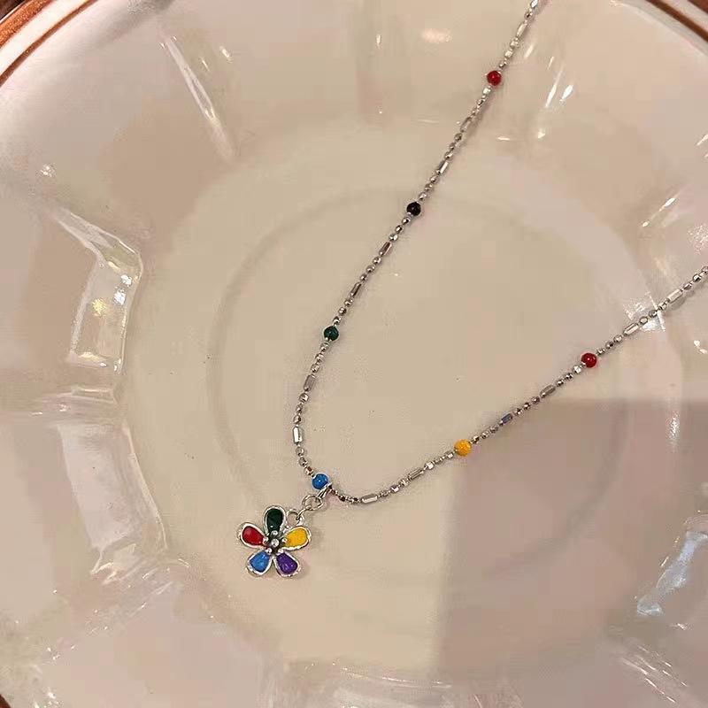 Colorful flower necklace women's year new popular niche sweet cool style personalized accessories collarbone chain jewelry