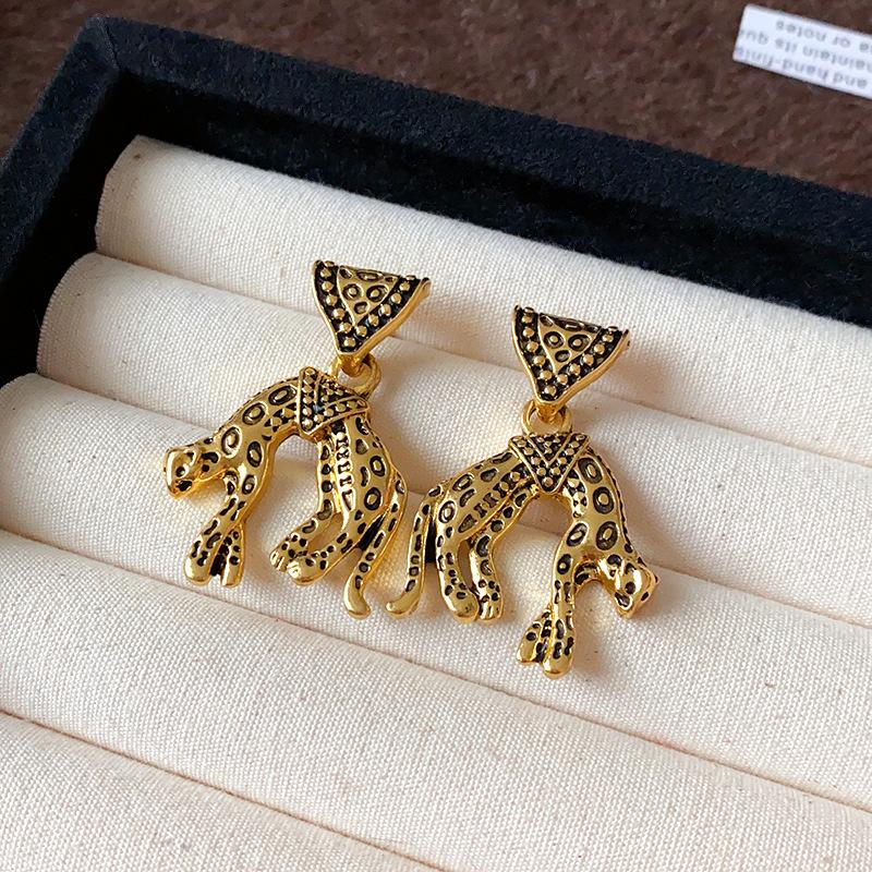 

Silver needle medieval leopard triangular earrings retro niche classic temperament earrings light luxury personality high-end earrings