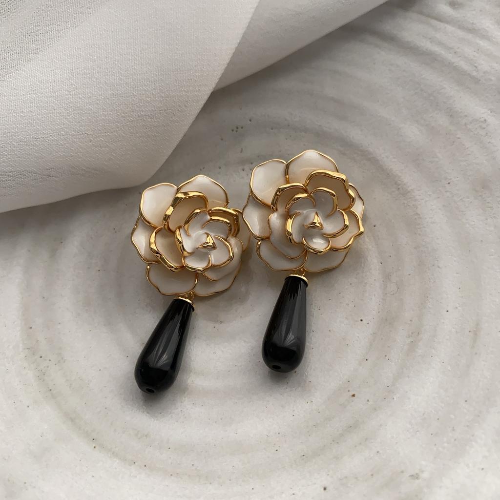Camellia Earrings Autumn And Winter Literary Elegance Temperament Fashion Dripping Oil French Versatile Retro High-End Earrings