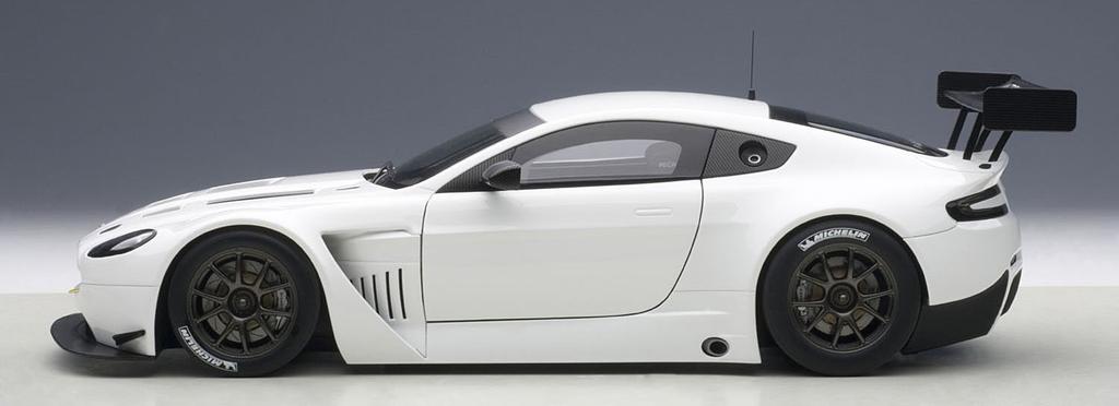 AUTOart Aston Martin V12 Vantage GT3 2013 Finished Product 1/18 (White)