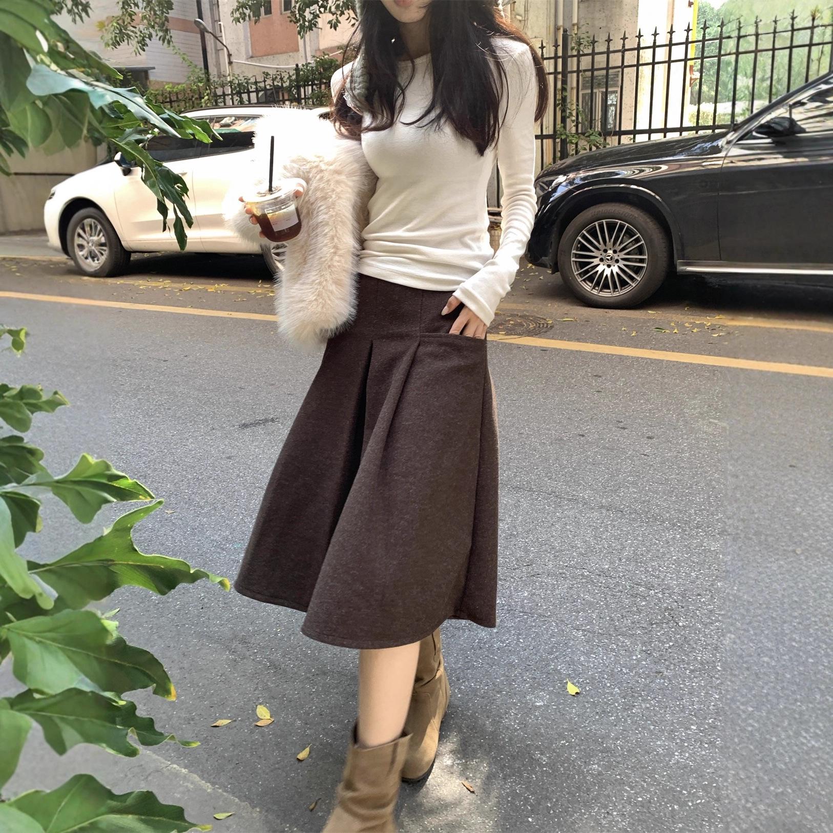 2025 Autumn/Winter Retro High-Waisted Wool A-Line Midi Skirt for Women Large