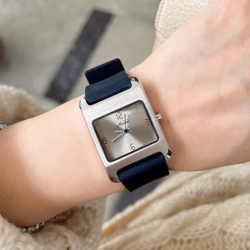 Silver Simple Design Sense Watch Atmosphere Trend Personality Fashionable Women'S Quartz Stainless Steel Watch