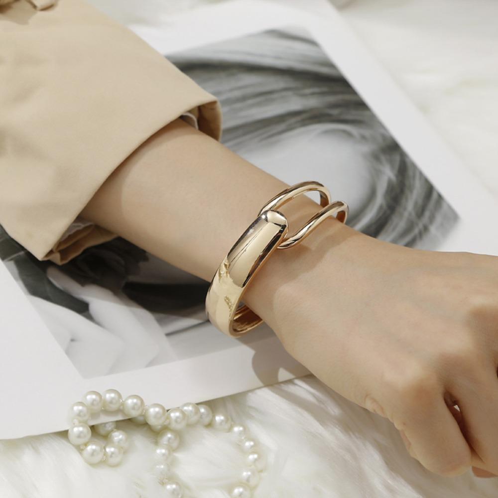 Chic Irregular Opening Bangle Elegant Temperament Open Bracelet Creative Hollowed Bracelet Women