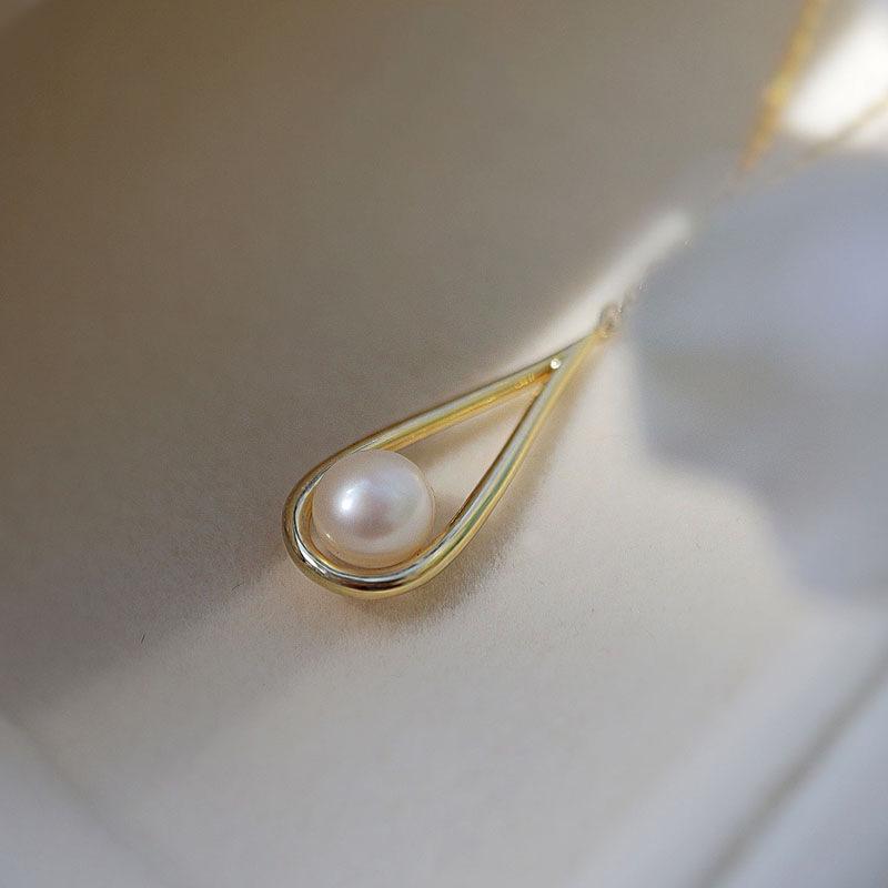 Gold-Plated Sterling Silver Water Drop Pearl Necklace - Retro Clavicle Chain for Women