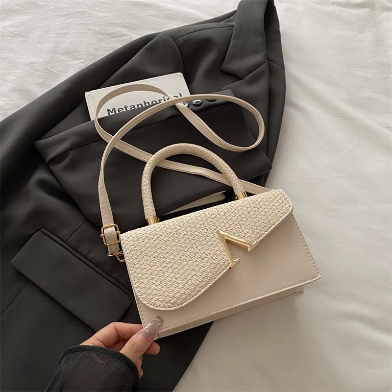 Fashion Crossbody Shoulder Bag With V Letter Decoration For Womens Daily Use