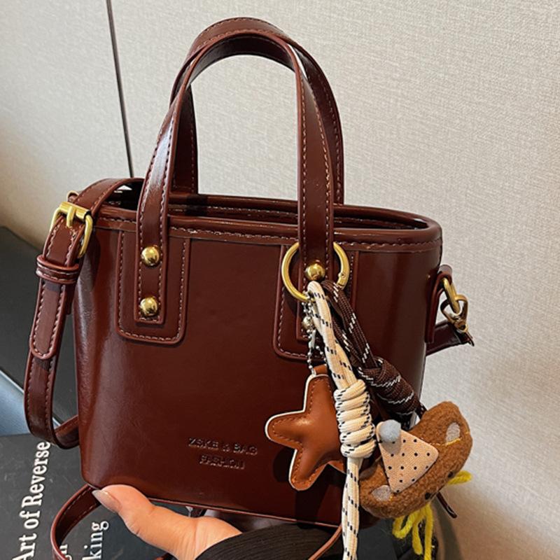 Hand Carrying Retro Casual Bucket Bag Women's 2025 Autumn New Trendy Fashion Shoulder Bag Korean Version of High-value Women's Bag