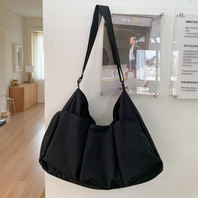 

Large-capacity bag women s 2025 summer new foreign-style shoulder bag Korean version messenger bag casual commuter tote bag women чорний