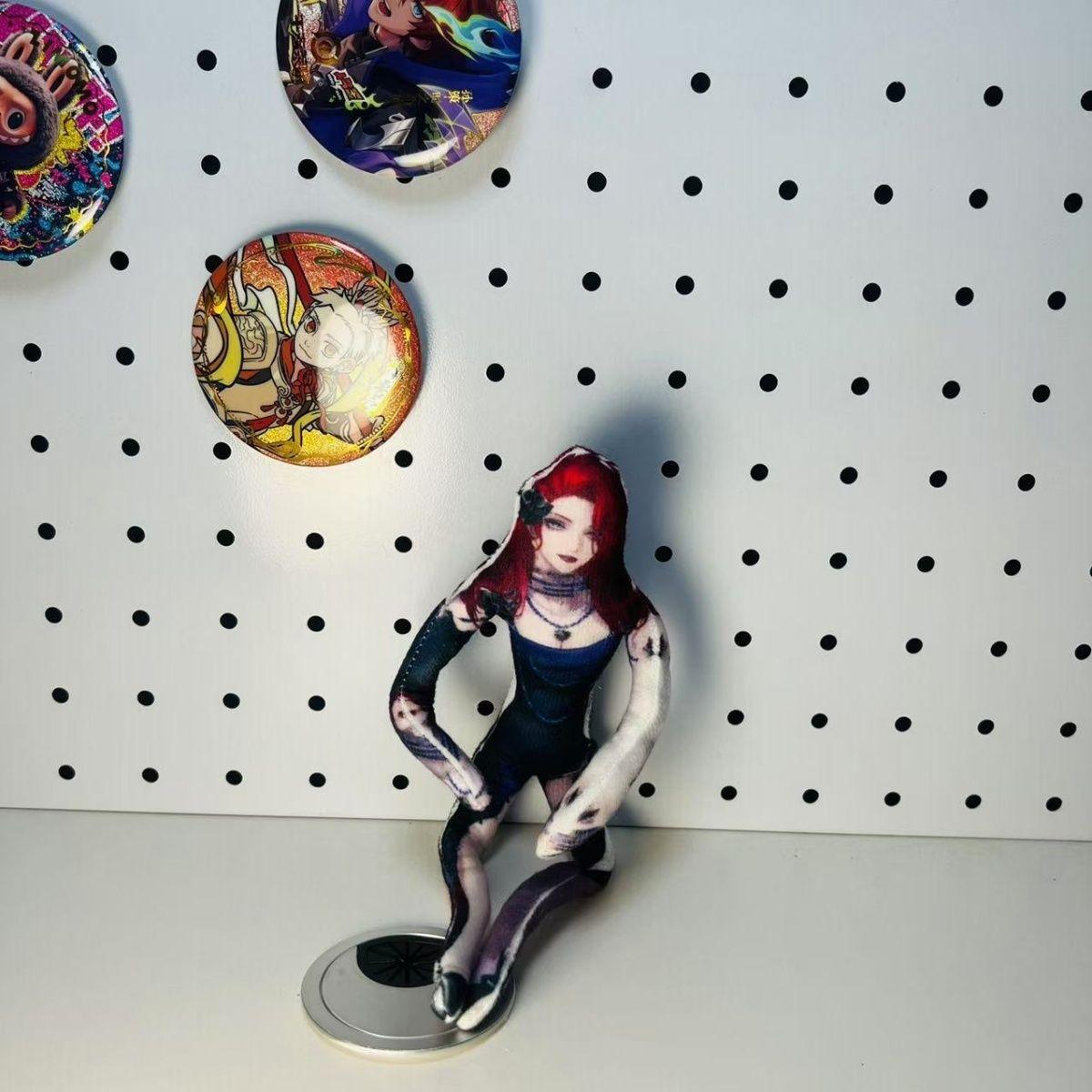 Achteruit: 1999 Pad Naar Nergens Hecate Blauw Anime Pluche Pop Lichaam Draad Skelet Actie Knuffel Poppen Accessoires Ornament Cadeaus 28cm
