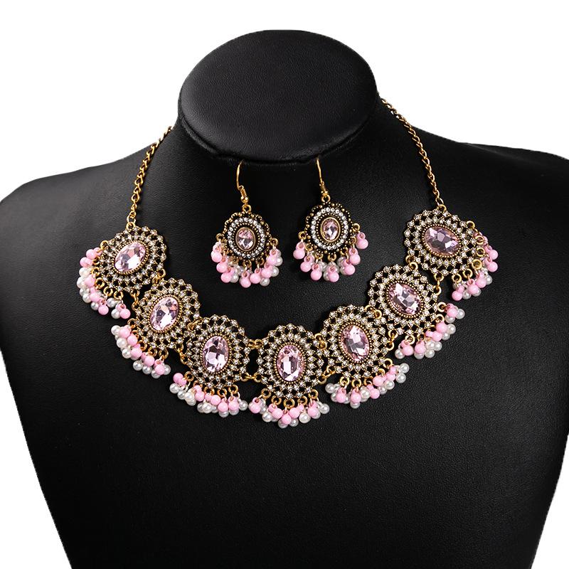 

Набор украшений из богемского хрусталя: Этническое ожерелье с кисточками и серьги со стразами