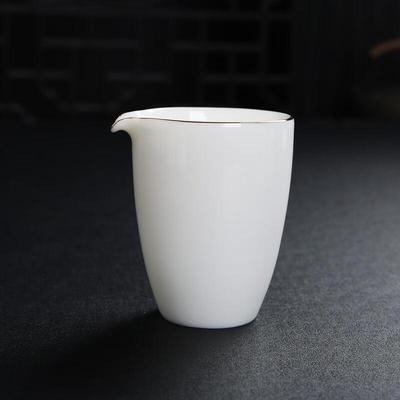 Chaxun Dehua Weißporzellan Goldbemalter Gongdao-Becher