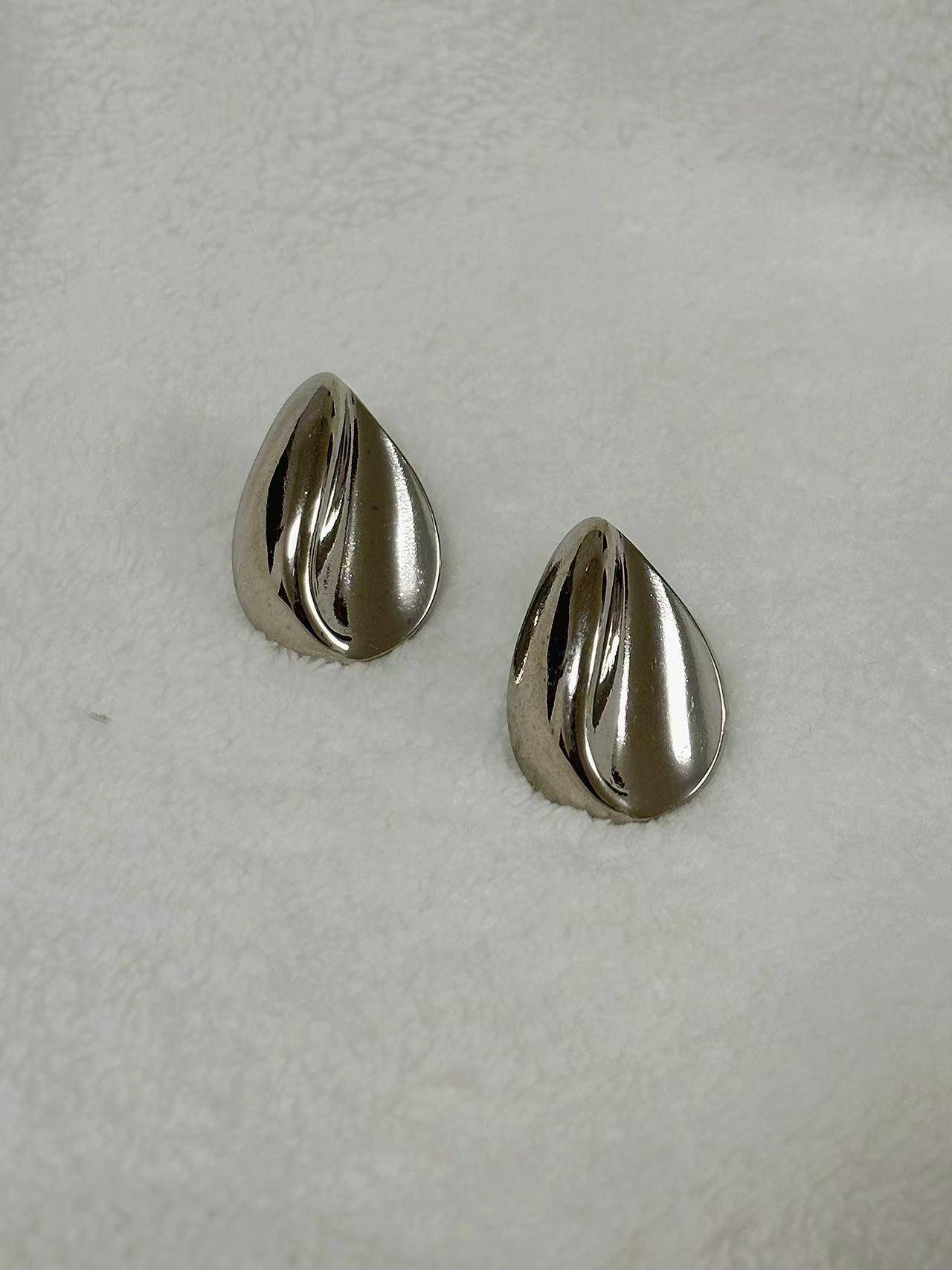 Elegant Water Drop Metal Oil Press Earrings for Women - Stylish Double Ring Design серебряный