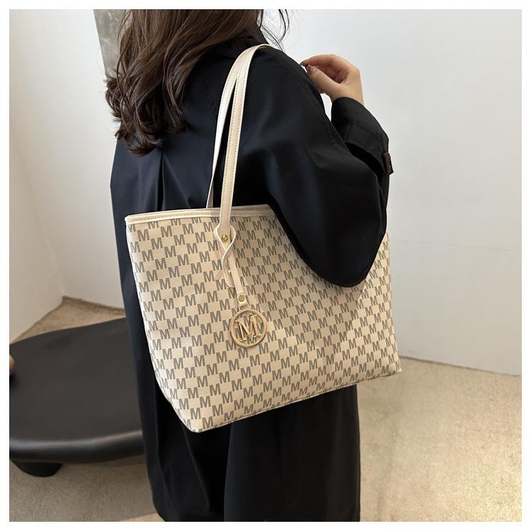 New Large Capacity Commuter Tote Bag Faux Leather Shoulder Handbag for Women Students CLE