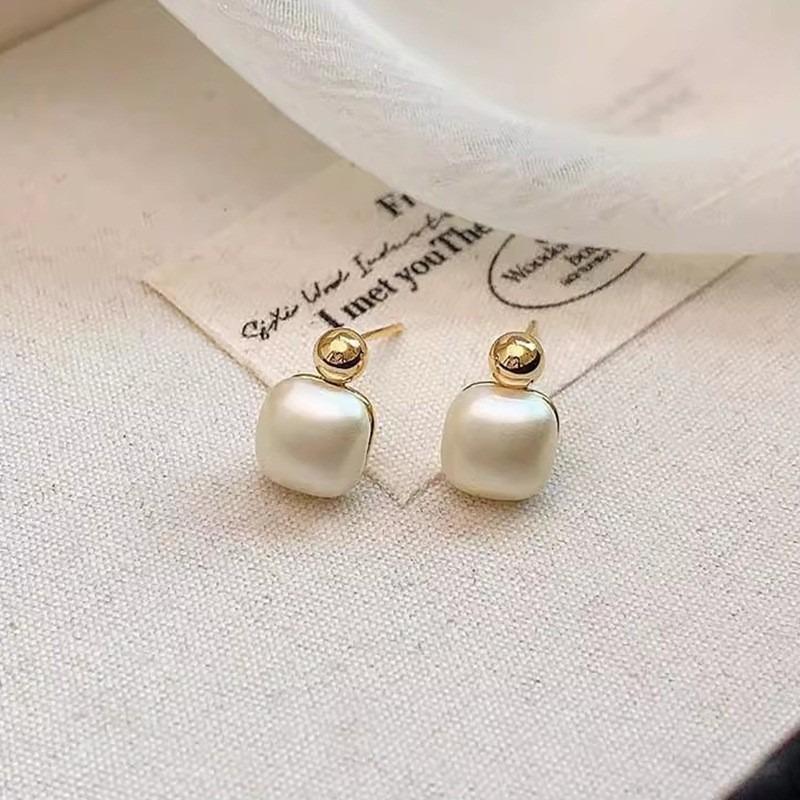 Pearl Earrings Women's High-end Earrings Ear Jewelry High-end Stud Earrings Niche Design Light Luxury