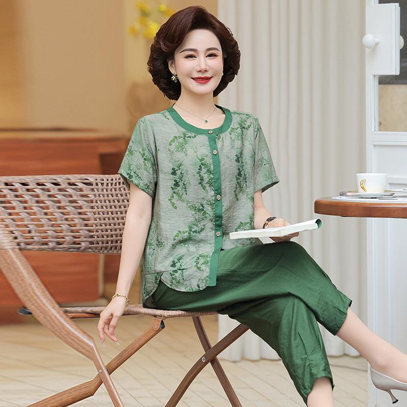 

Stylish Women s Plus Size Summer Suit: Short-Sleeve Cardigan & Two-Piece Set for Middle-Aged & Elderly 4XL (135-150 jin)