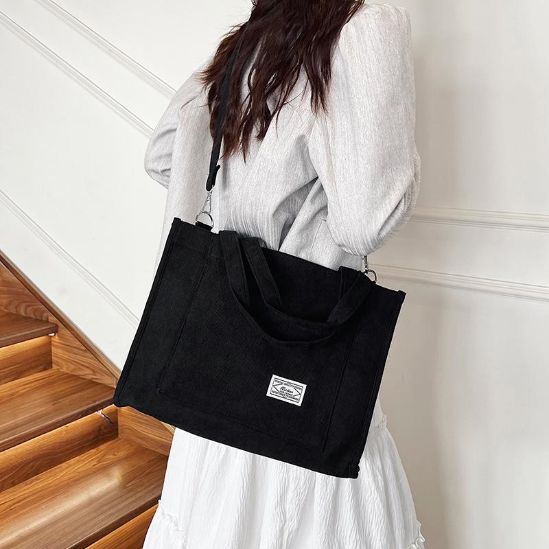 Korean version ins large-capacity tote bag for women 2025 new fashionable and beautiful students in class bento bag messenger bag