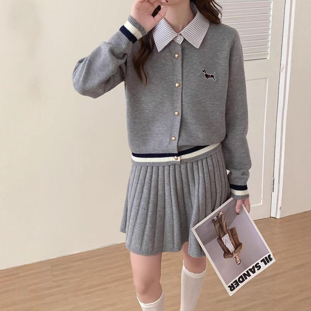 2025 Podzim/Zima Korejský Preppy Patchworková Košile & Plisovaná Sukně Set s Pleteným Kardiganem pro Ženy