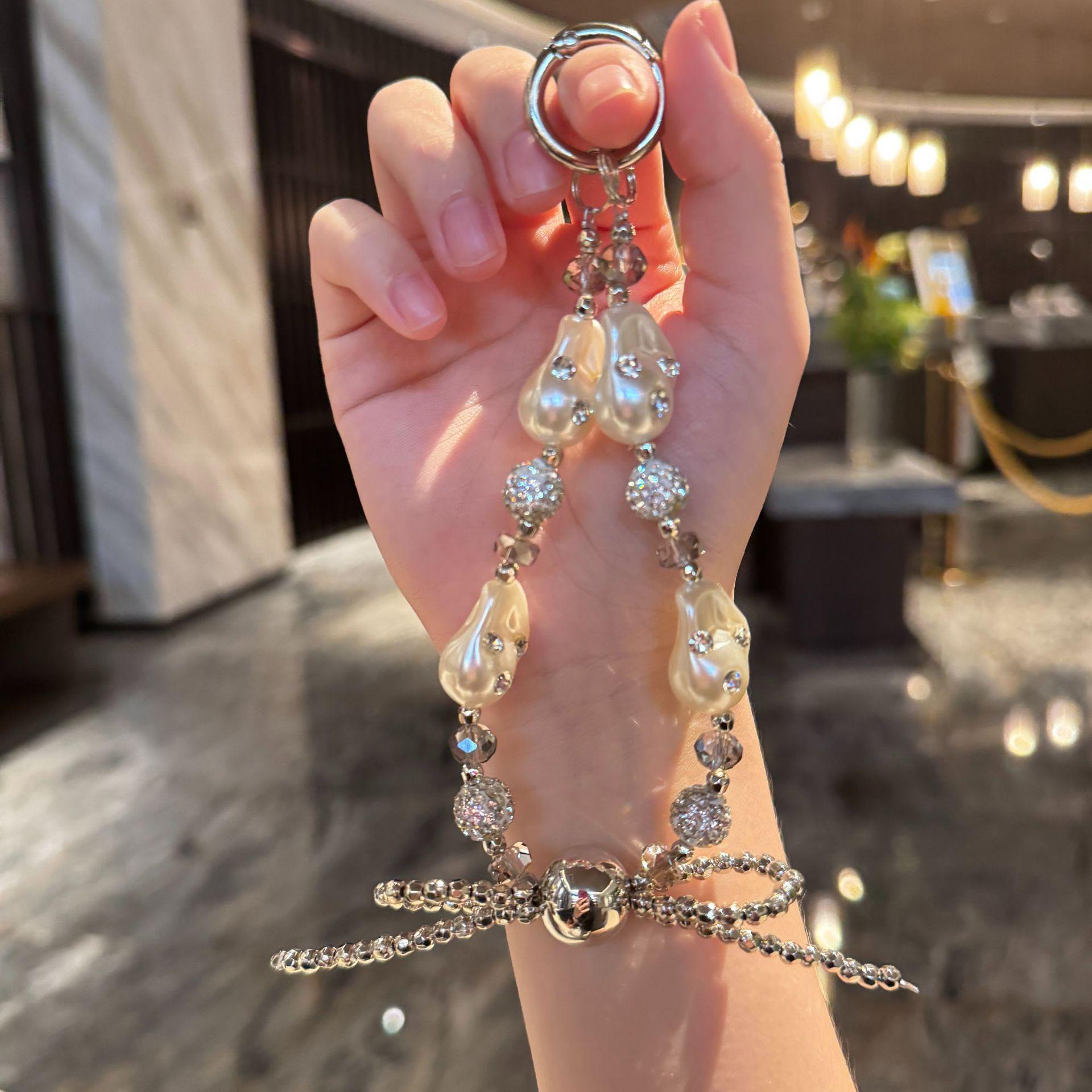 

Women Fashion Flash Crystal Beaded Phone Chain Glitter Luxury Rhinestone Diamond Bow Pendant Wrist Short Hanging Rope Gifts