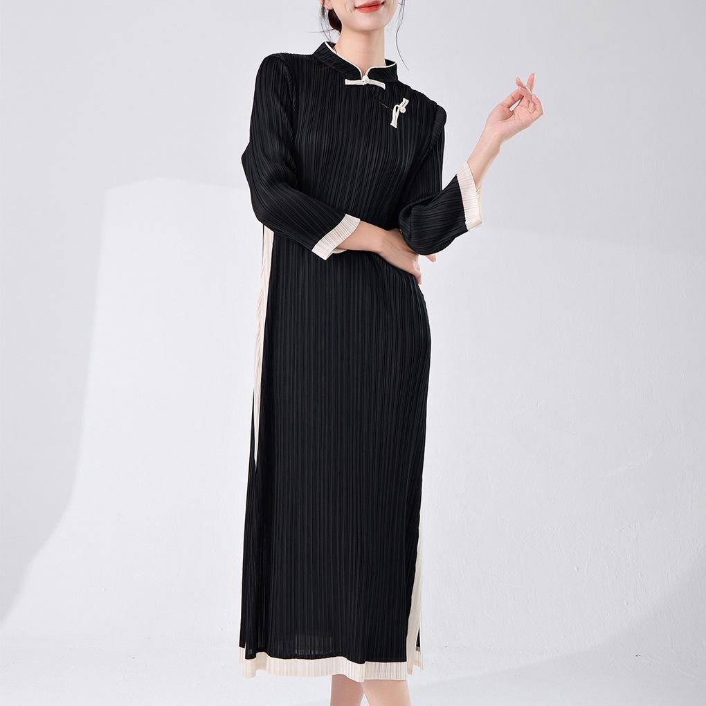 

Китайское женское платье ципао средней длины с цветными блоками и плиссированной юбкой One Size чёрный