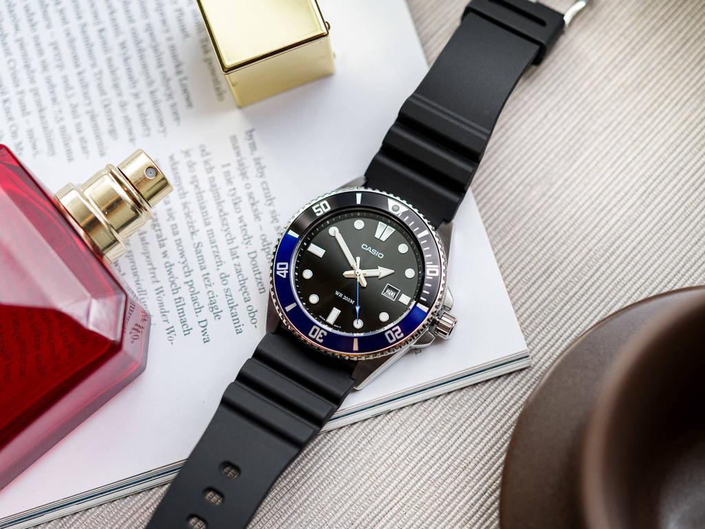 CASIO MDV 107-1A2 WR200 MEN'S WATCH (zd172a) + BOX