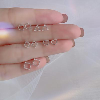 Four-leaf Clover Love Stud Earrings for Women, Niche Design Sense, Simple and Small Earrings Temperament, Ear Holes