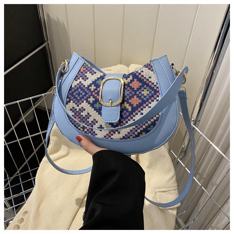 

Індивідуальність національного стилю на новому 2024 році, відповідність кольору іноземному стилю, тенденція відпочинку, індивідуальність, проста портативна маленька квадратна жіноча сумка під пахвою синій