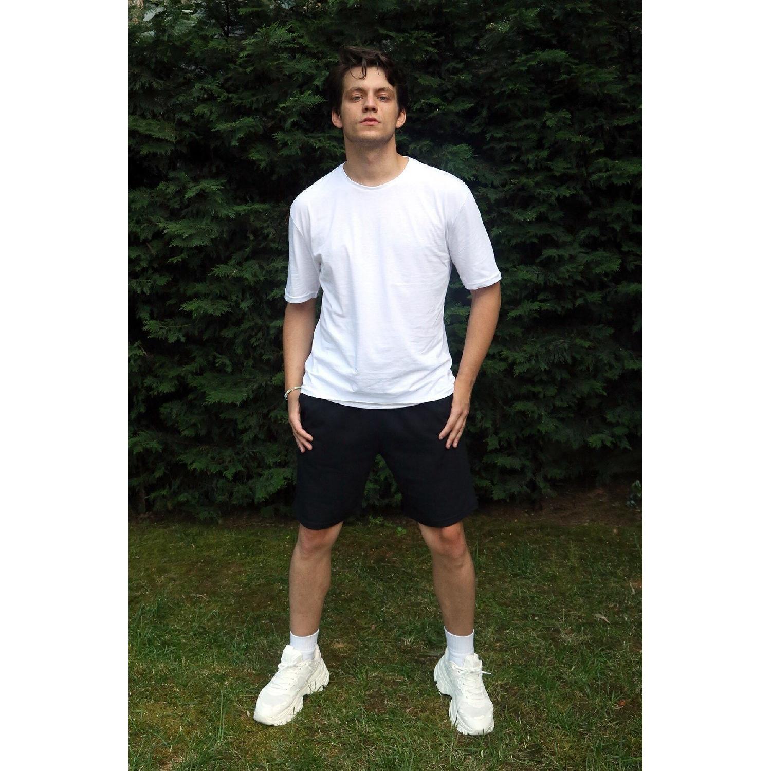 

Мужские черные шорты M чёрный