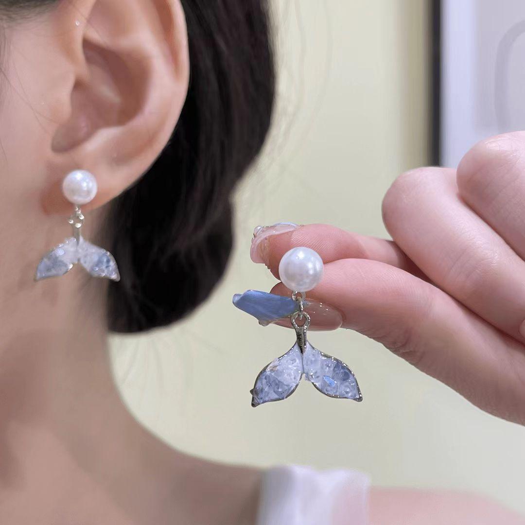 

111 silver needle gradual change blue crystal fishtail earrings meter feel fresh and sweet small pearl stud earrings temperament earrings