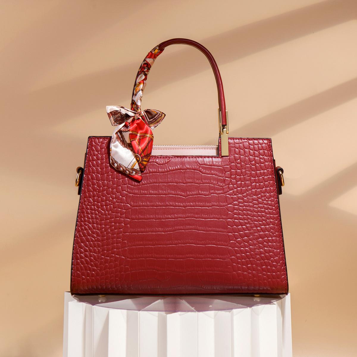 Elegant middle-aged mother s bag 2024 new fashion crocodile pattern handbag crossbody bag bride s red wedding bag for women красный