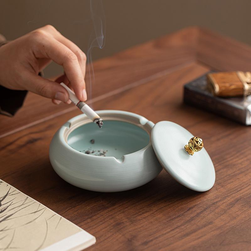Ru kiln Tianqing ashtray household ceramic with cover anti-fly ash ashtray creative personalized tea room tea ceremony accessories