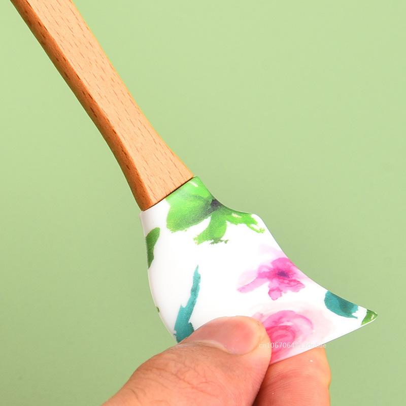 1pc Wooden Handle Cake Silicone Spatula Nonstick Cream Butter DIY Baking Scraper Kitchen Batter Mixer Chocolate Pastry Blenders