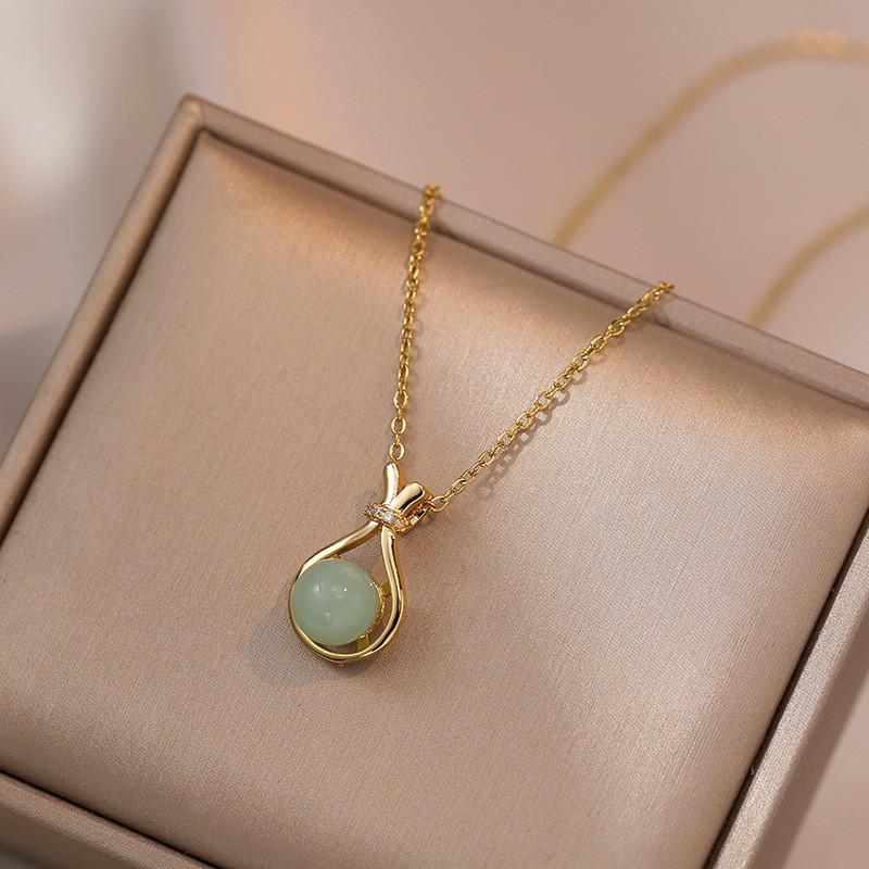 Women's Fashion Heart Pendant Necklace - Elegant, Simple Design, Versatile Clavicle Chain Jewelry