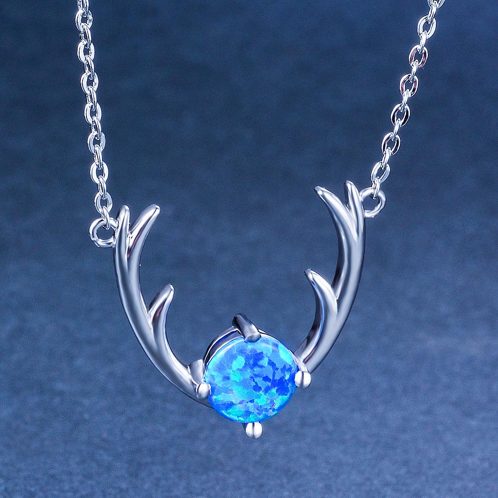 Ins Style Four Clawed Elk Pendant Necklace for Women Exquisite and Fashionable Necklace