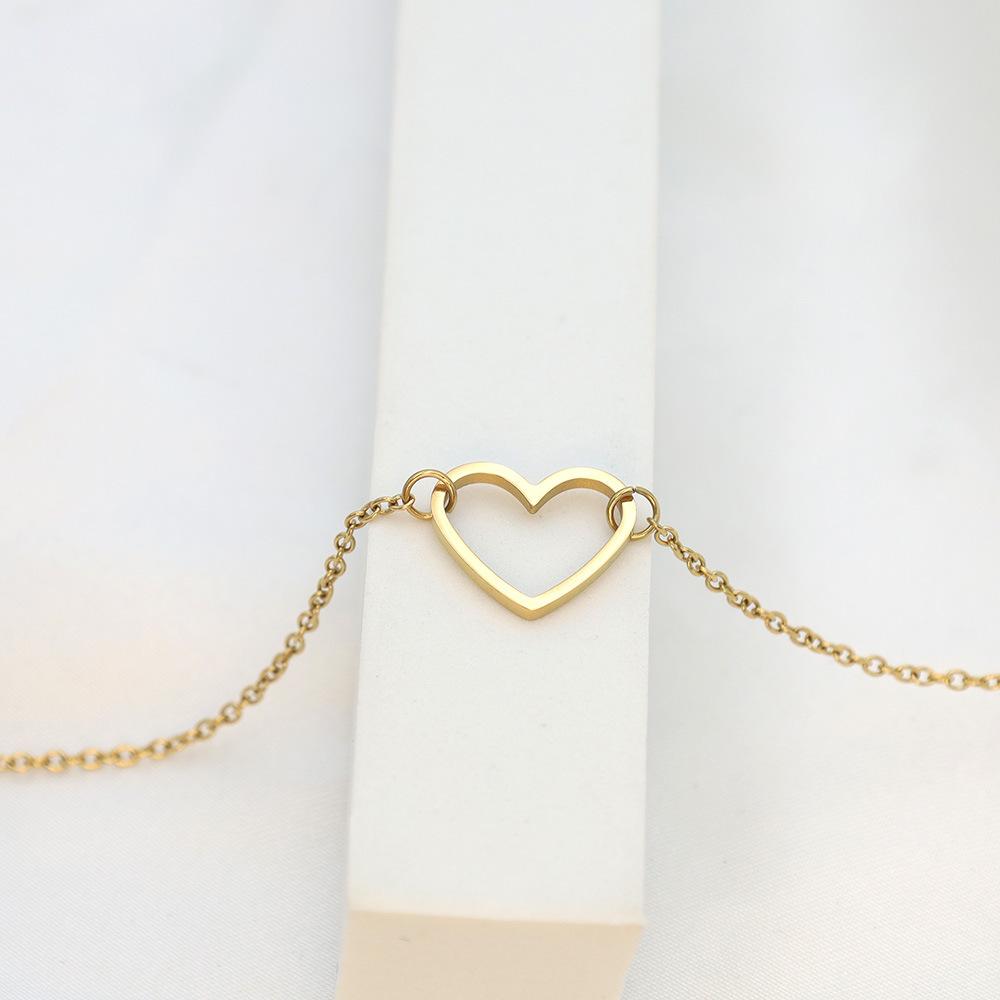 Stylish And Simple Stainless Steel Hollow Love Necklace Jewelry Women'S 18K Gold Heart-Shaped Collarbone Chain Niche High-End Sense