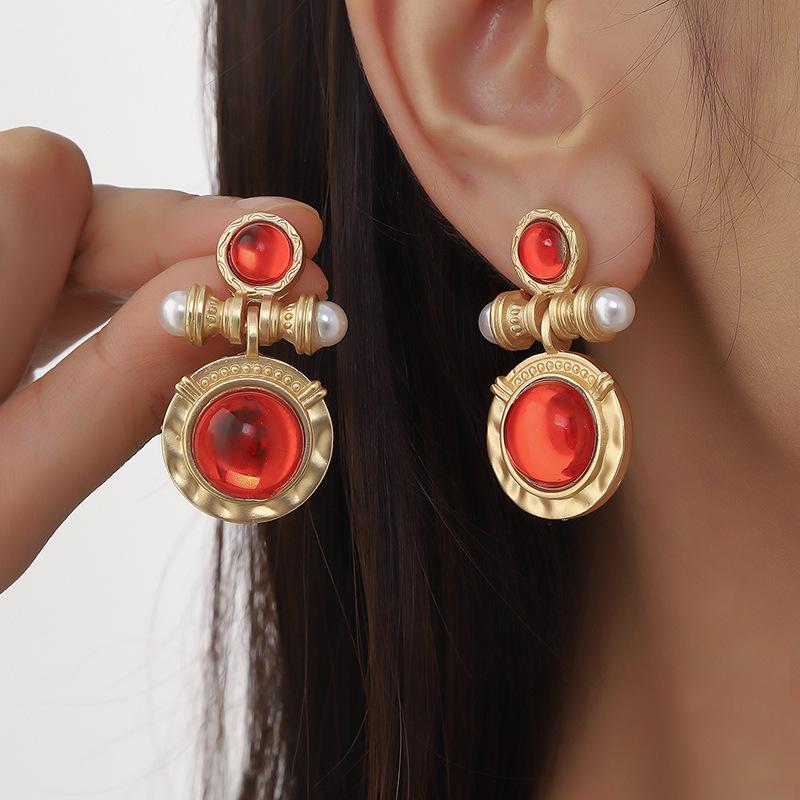 Retro European and American-Style Resin Alloy Stud Earrings