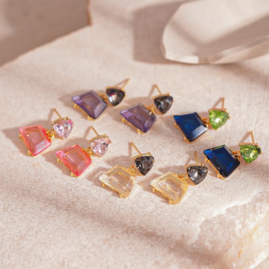 

Simple contrast color triangle trapezoid earrings for women розовый