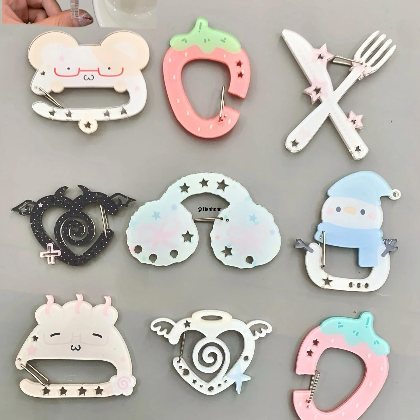 

2025 Милый мультяшный карабин-брелок: Менгменг Кулон Ита-Бэг Нож и Вилка White Heart Angel