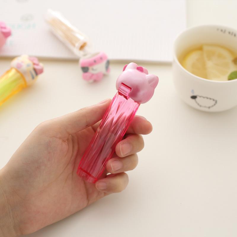 

Portable Cartoon KT Cat Toothpick and Cotton Swab Holder with Lid червоний