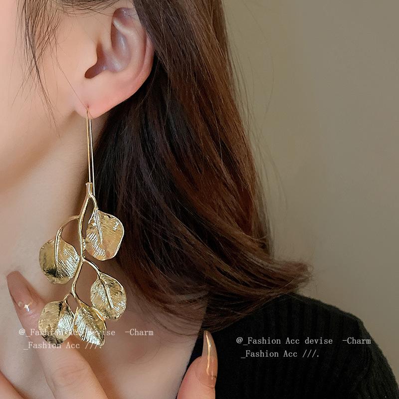 Metal Leaf Chain Pull Necklace European and American Personality Fashion Collarbone Chain Retro Exaggerated Design Jewelry