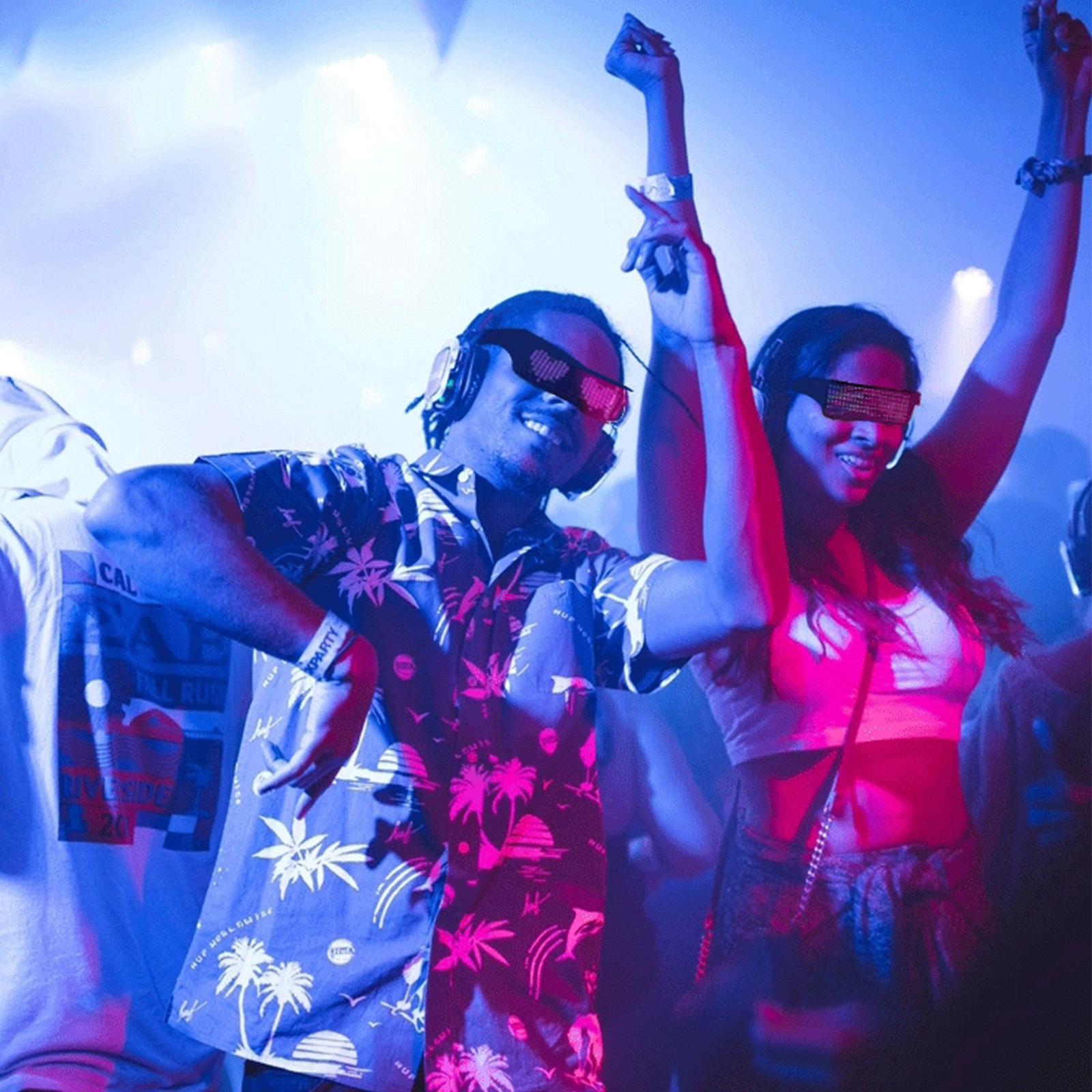 Сборники клубных ремиксов. 80 клубная ремикс. Клубные ремиксы. Stereo love 2009. Женщина диджей.