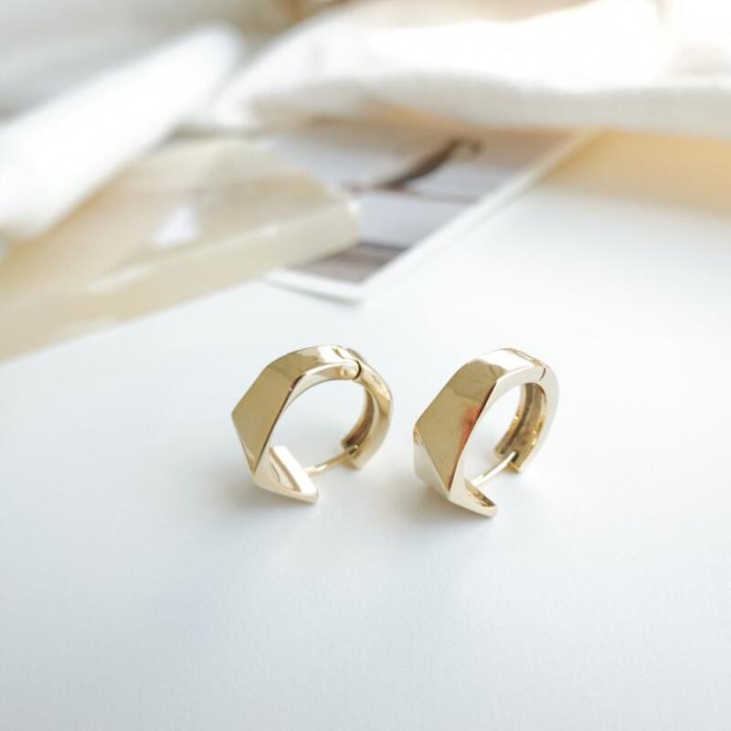 Scori Angle Bold Earrings Hoop Earrings One-Touch Women