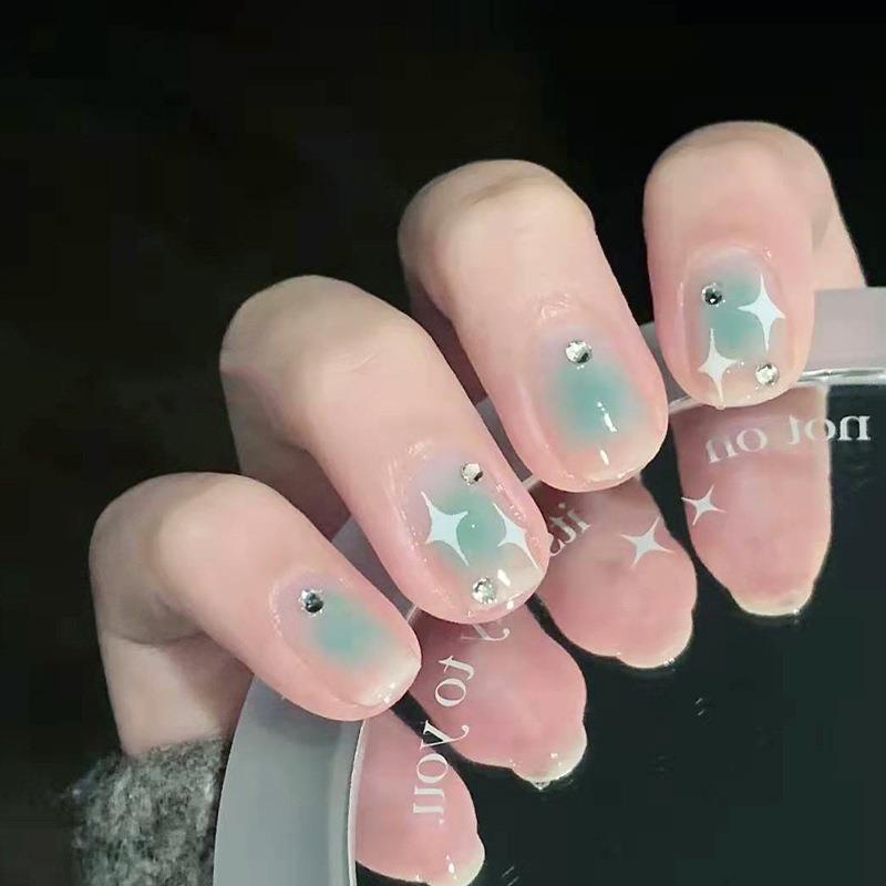 Green Ombre Short Nail Art Patches – Fresh, Natural, Long-Lasting, Removable Manicure